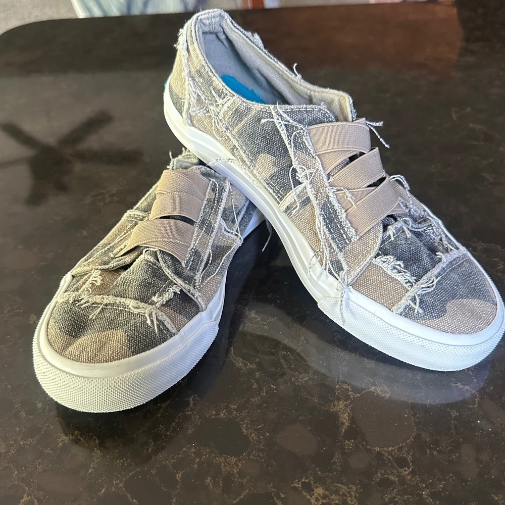 Blowfish Malibu Fruit Camo Slip On Sneakers Womens Fray Canvas Shoes Camouflage